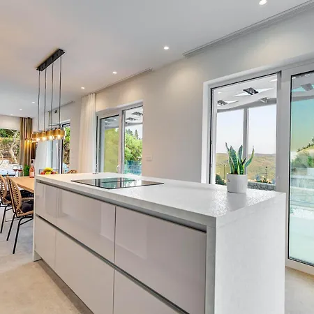 Villa Amarilia Private