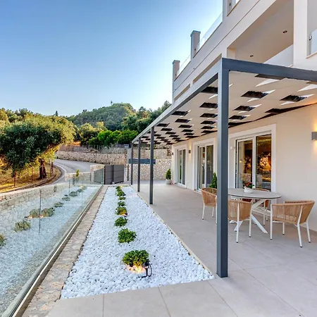 Amarilia Private Villa