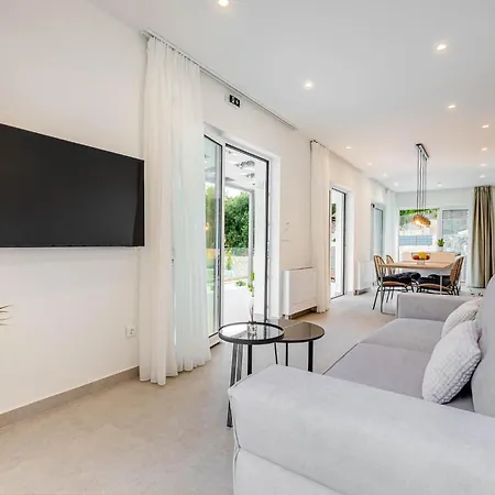 Amarilia Private Lákones