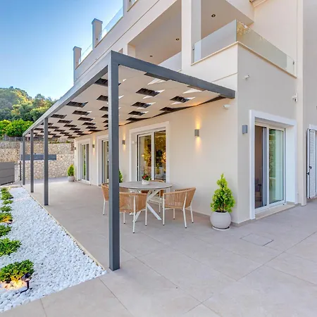 Amarilia Private Villa *