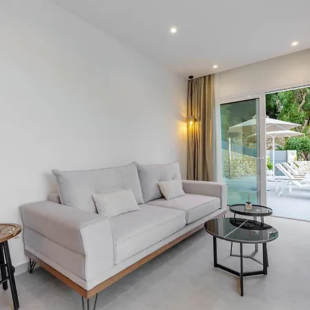 Amarilia Private Villa