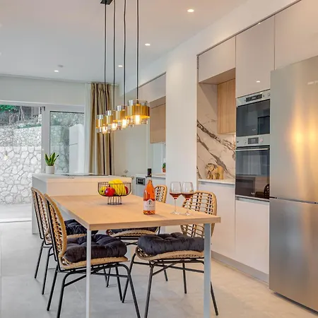 Villa Amarilia Private *