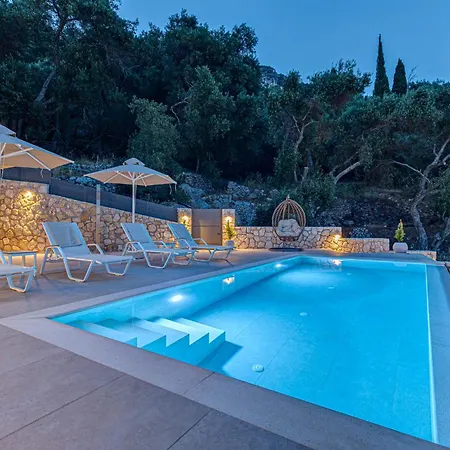 Amarilia Private * Lákones