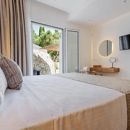 Amarilia Private * Lákones