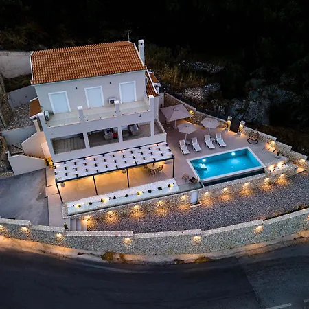 Amarilia Private Villa Lákones