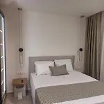 Amarilia Private