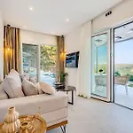 Amarilia Private Villa *