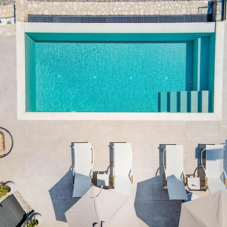 Amarilia Private Villa